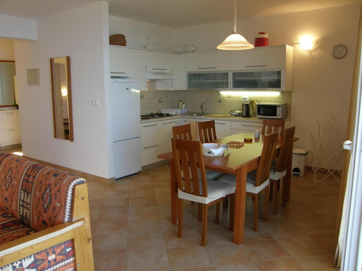 Apartments Boris Omis Bagian luar foto