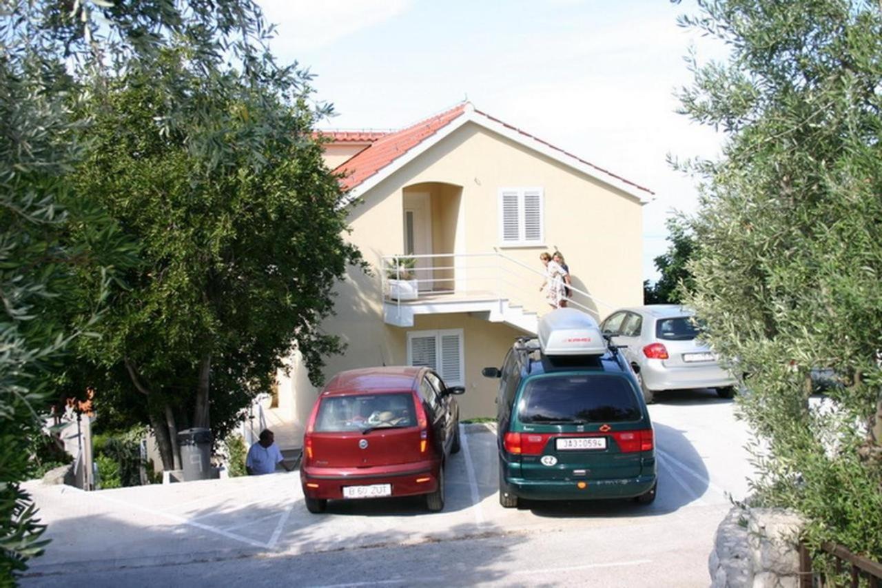 Apartments Boris Omis Bagian luar foto