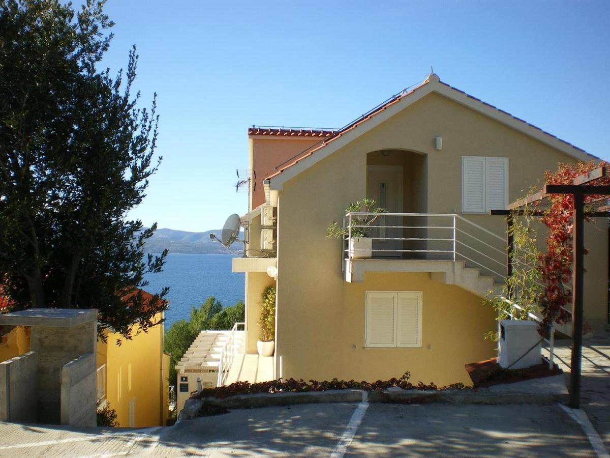 Apartments Boris Omis Bagian luar foto
